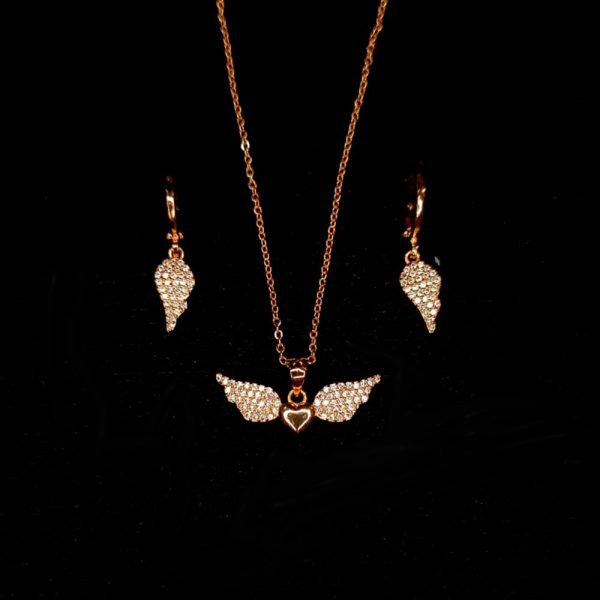 Dije y aretes alas con corazón 14K-16